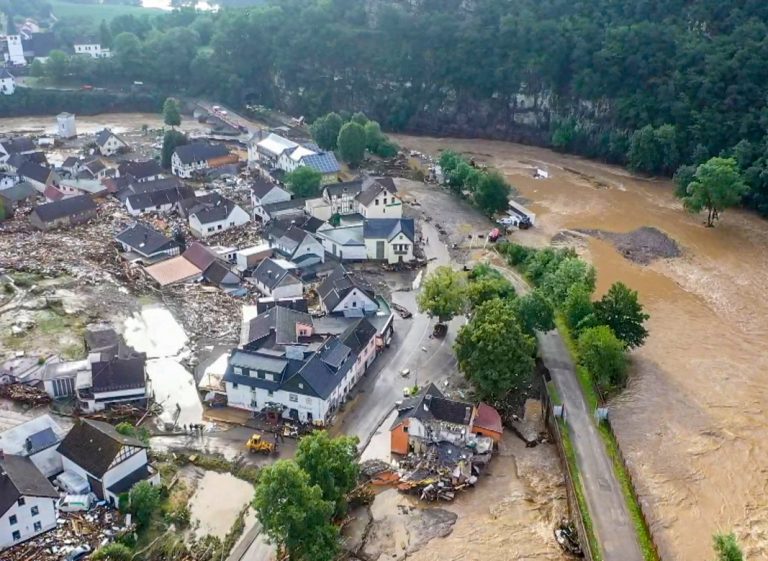 வெள்ளத்தால் சேதமடைந்த வீடுகளுக்கு தலா 10,000/- ரூபா