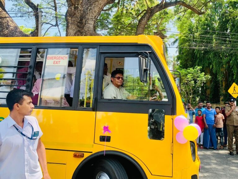 சம்மாந்துறை மு.ம.கல்லூரிக்கு ரூபா 50 இலட்சம் பெறுமதியான பஸ் வண்டி