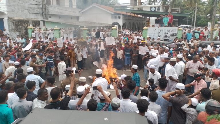 ரவூப் ஹக்கீமின் வருகைக்கு சாய்ந்தமருதில் பலத்த எதிர்ப்பு