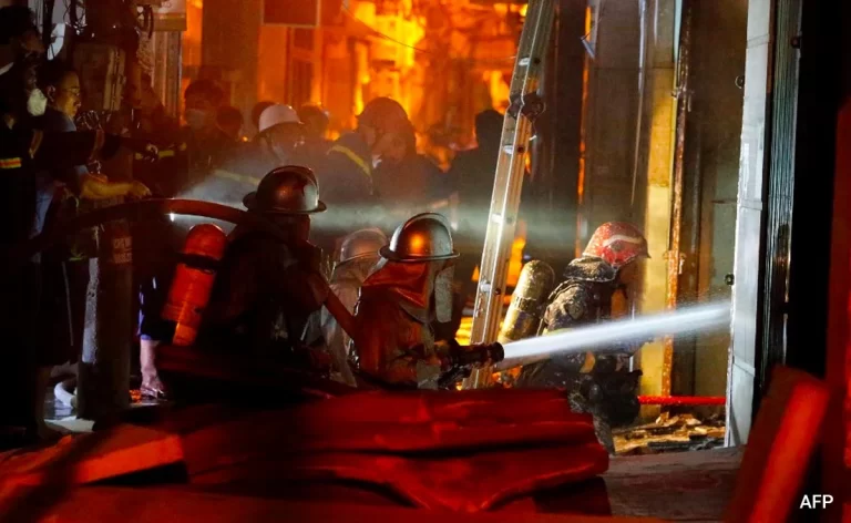 வியட்நாமில் ஏற்பட்ட பயங்கர தீ விபத்தில் 56 பேர் பலி