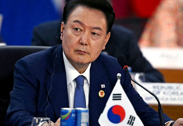 கைதுசெய்யப்பட்டார் தென்கொரிய ஜனாதிபதி!