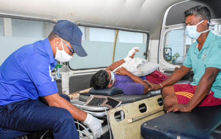 கடற்படையினரின் அதிரடி நடவடிக்கை!