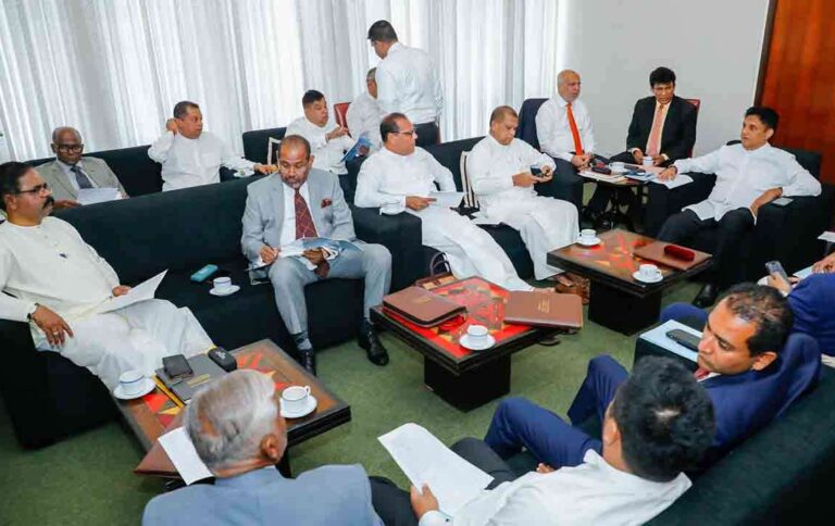 சஜித் தலைமையில் அதிரடியாக கூடிய கூட்டம்!