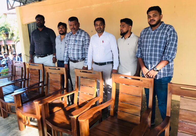 நாகவில்லு பாடசாலைக்கு கதிரைகள் அன்பளிப்பு!