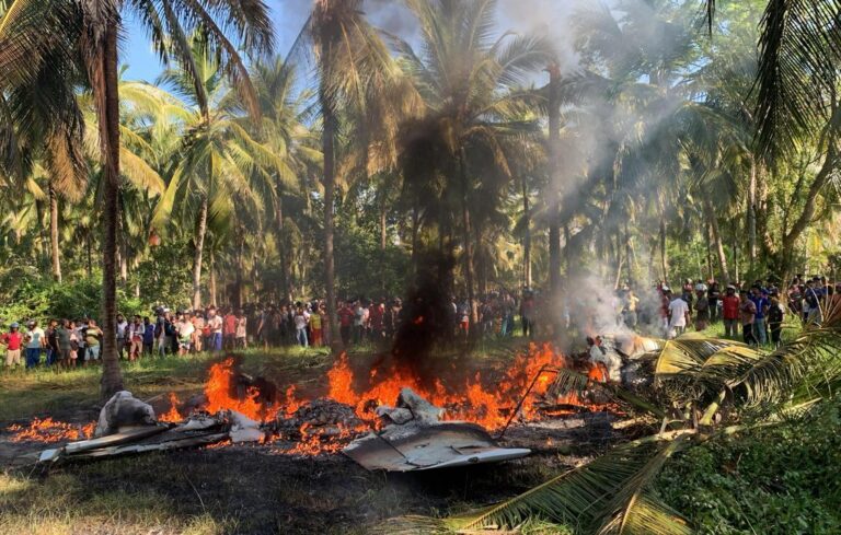 வெடித்து சிதறிய இலங்கை ஜெட் விமானம்!