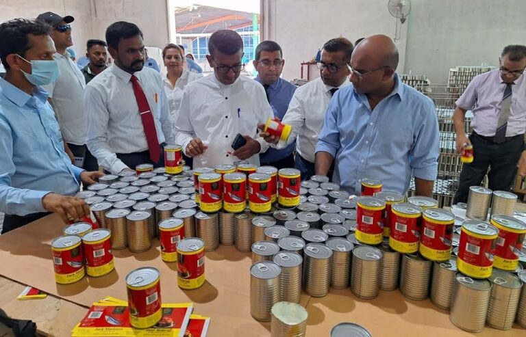 மதுரங்குளியிலிருந்து ஏற்றுமதியாகும் டின்மீன்!