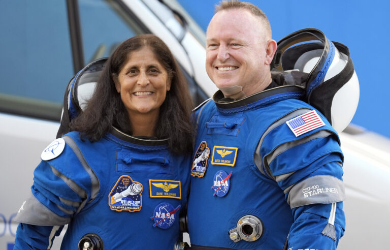 பூமிக்கு திரும்பிய விண்வெளி வீரர்கள்!