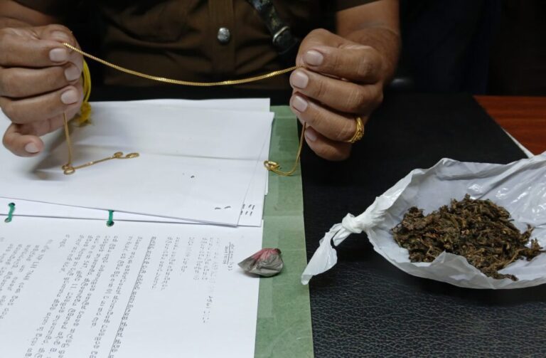 மரத்திலிருந்த விழுந்தவனை மாடு குத்தியதா போச்சு!