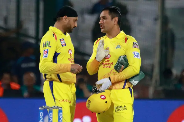 தோனி ஏன் விளையாடுகிறார் தெரியுமா?