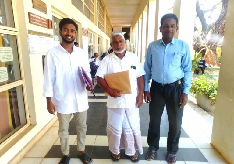 புத்தளத்தில் கட்டுப்பணம் செலுத்திய ஜவுபர் மரைக்கார்!