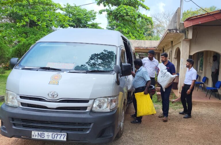 தபால் மூல வாக்குச்சீட்டுக்கள் கையளிப்பு!