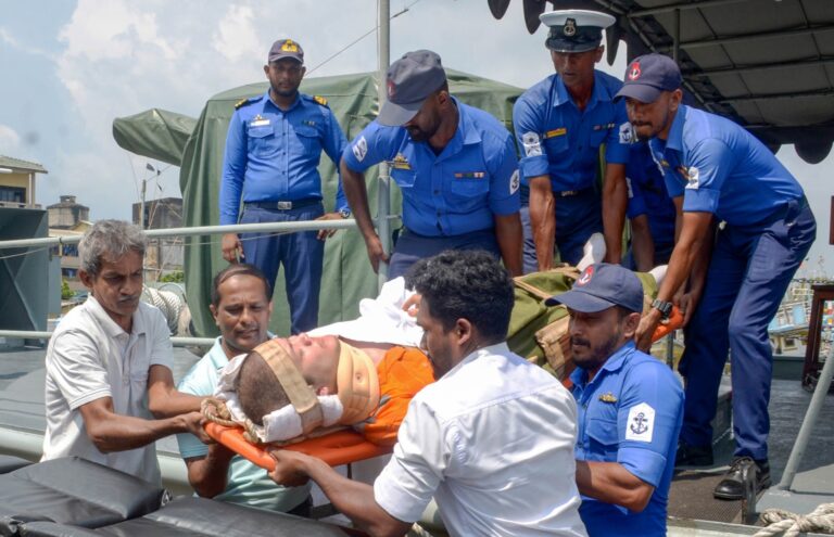 நடுக்கடலில் தத்தளித்த சீன கப்பல்!