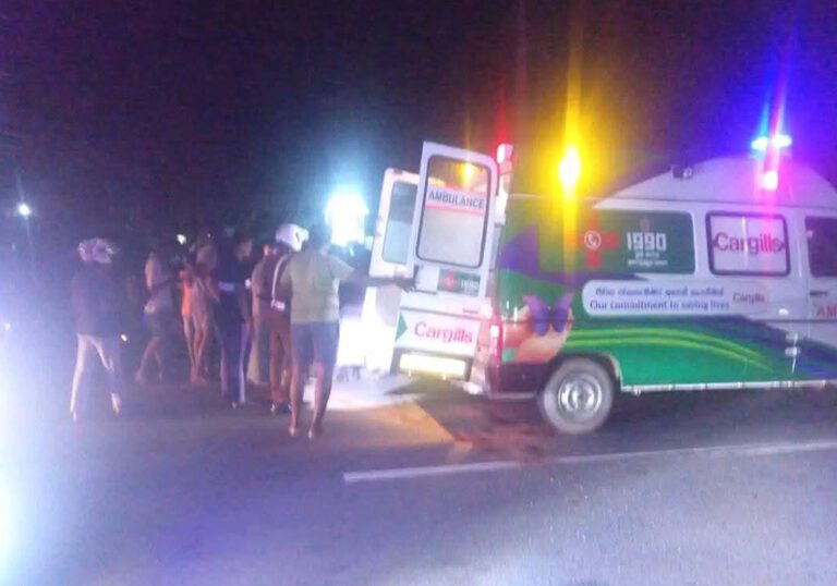 முதியவரை அடித்துத் தூக்கிய கார்!