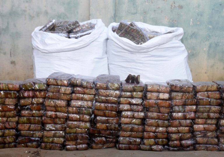 தலைமன்னாரில் சிக்கிய கடத்தல் பீடி இலைகள்!