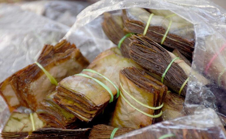 நுரச்சோலையில் பிடிபட்ட அதிகளவான கடத்தல் பீடி இலைகள்!