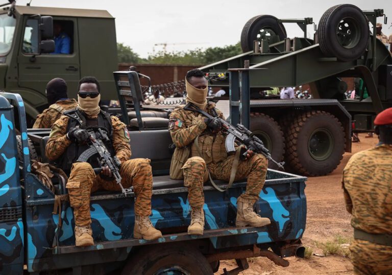 பயங்கரவாத தாக்குதலில் 130 பேர் பலி!