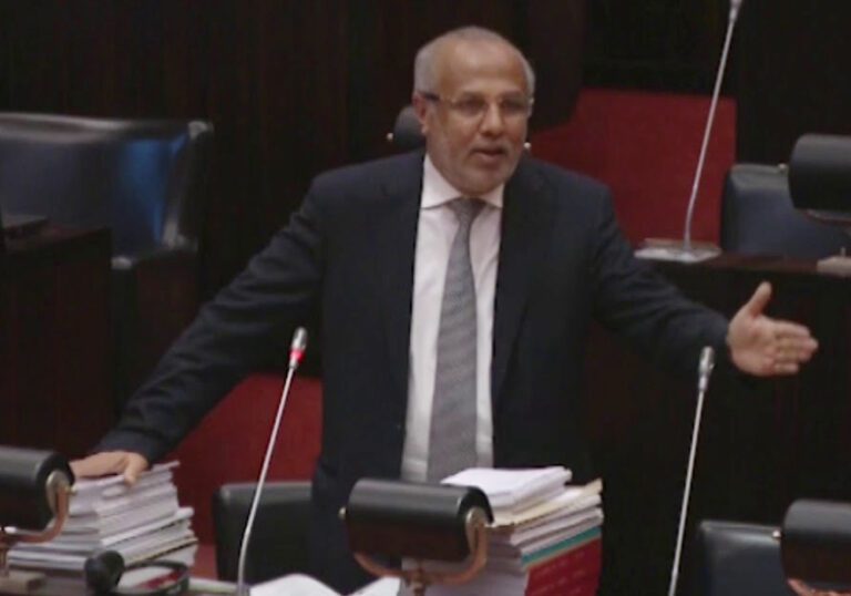 உருவாகும் உப்பு மாபியா – அரசு மீது ஹக்கீம் சாடல்!