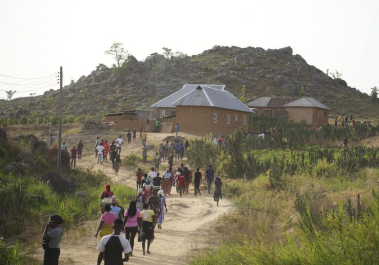 நைஜீரியா பயங்கரவாத தாக்குதலில் 57 பேர் பலி!