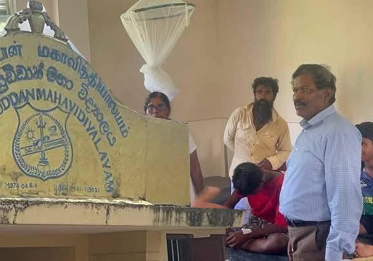 78 மாணவர்களை கொட்டித் தீர்த்த  தேனீக்கள்!