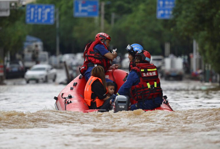 சீனாவில் வரலாறு காணாத பருவமழை!