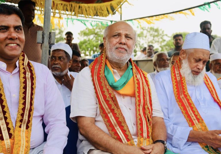 களை கட்டிய எருக்கலம்பிட்டி 15ஆவது  ஹஜ் விழா!