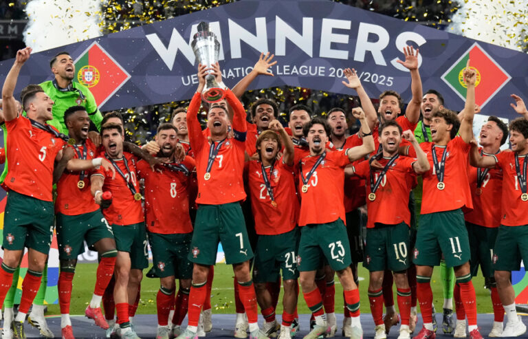 போர்த்துக்கல் அணி சாம்பியன் ஆனது! போர்த்துக்கல் அணி சாம்பியன் ஆனது!