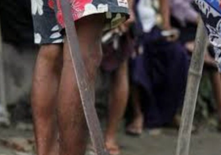 இளைஞன் மீது சரமாரியாக வாழ் வெட்டு!