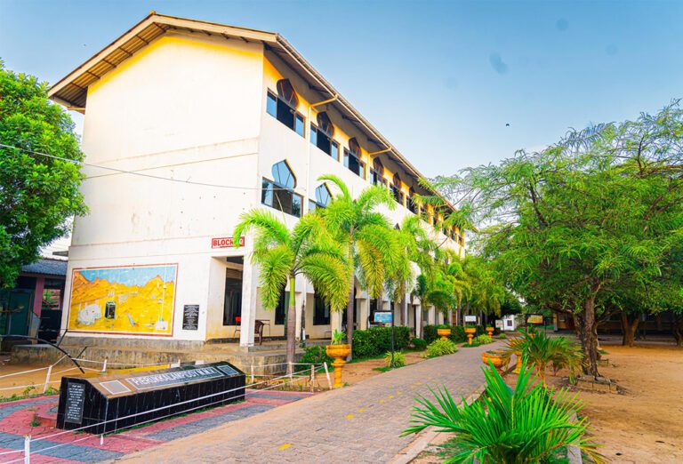 முஸ்லிம் பாடசாலைகளுக்கு விடுமுறை!