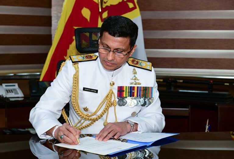 முன்னாள் கடற்படைத் தளபதி கைது!