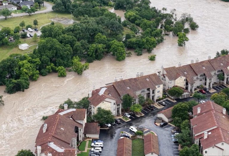 டெக்ஸாஸ் வெள்ளத்தில் இதுவரை 104 பேர் பலி!