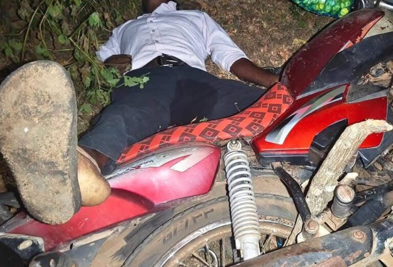 வவுனியாவில் போலீசாருக்கு எதிராக திரண்ட மக்கள்!