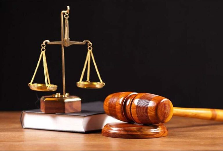 வீட்டுக்குள் கசிப்பு தயாரித்த தந்தையும் மகனும் அதிரடி கைது!