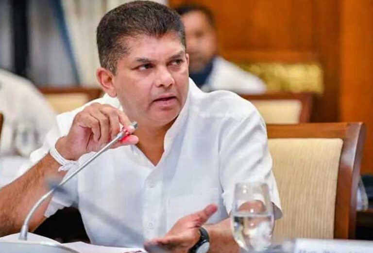 முன்னாள் அமைச்சர் லொஹான் ரத்வத்த காலமானார்!