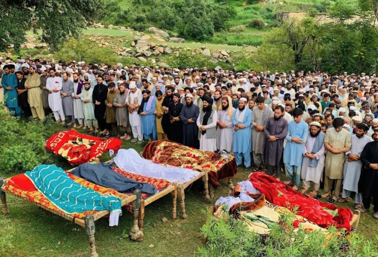 பாகிஸ்தான் வெள்ளப்பெருக்கில் இதுவரை 344 பேர் பலி!