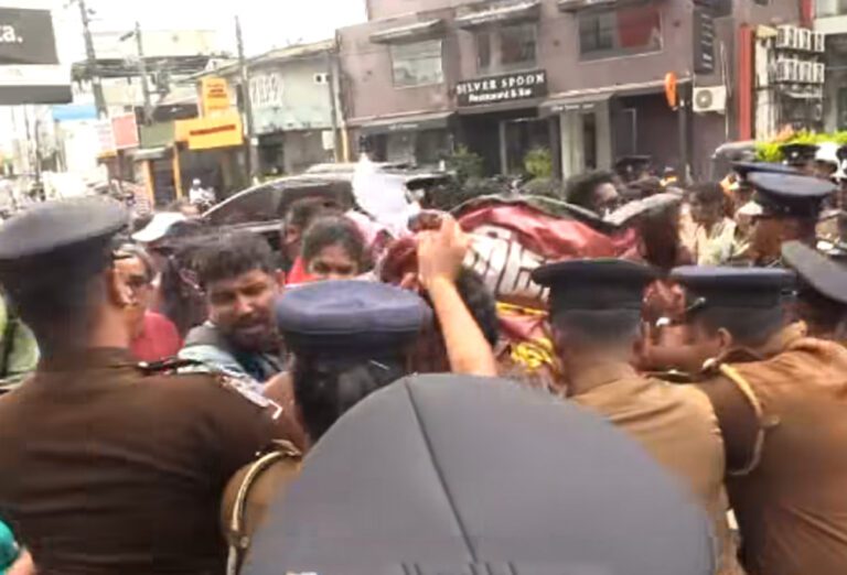 வேலையற்ற பட்டதாரிகள் பெலவத்தையில் ஆர்ப்பாட்டம்!