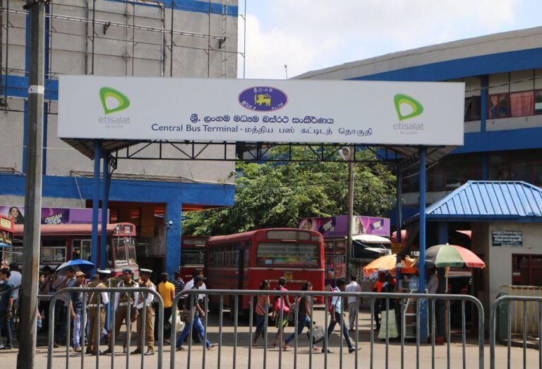 கொழும்பு மத்திய பேருந்து நிலைய வளாகத்திற்கு பூட்டு!