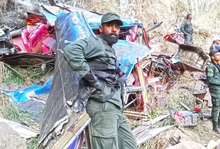 இலங்கையை துயரத்தில் ஆழ்த்திய கோர விபத்து!