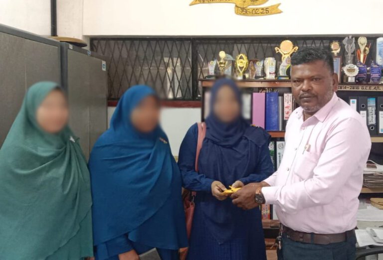 பு/எருக்கலம்பிட்டி பாடசாலைக்கு பழைய மாணவிகள் நிதி உதவி!