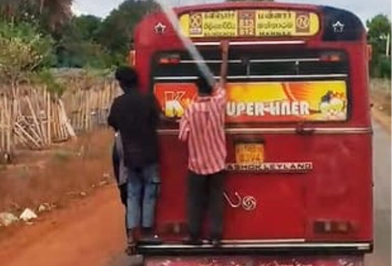 மிகவும் ஆபத்தான பயணத்தை மேற்கொண்ட அரச பேருந்து!