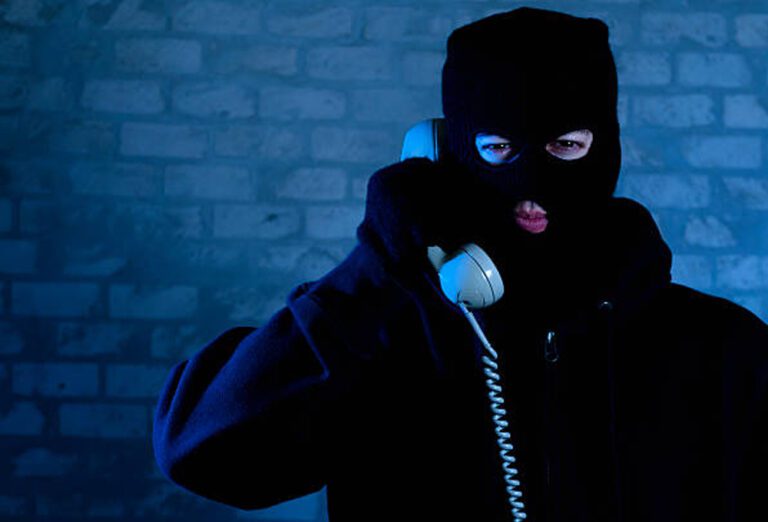 அதிபருக்கும் அவரது மனைவிக்கும் கொலை மிரட்டல்!