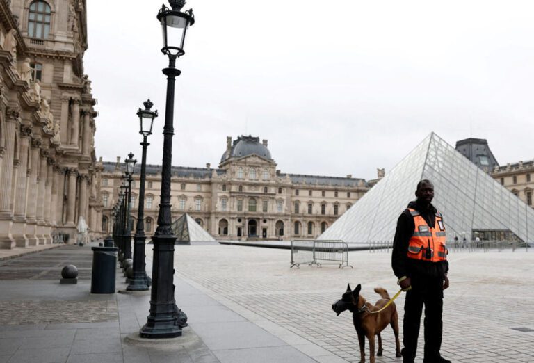 அருங்காட்சியகத்தில் நகைகள் கொள்ளை!