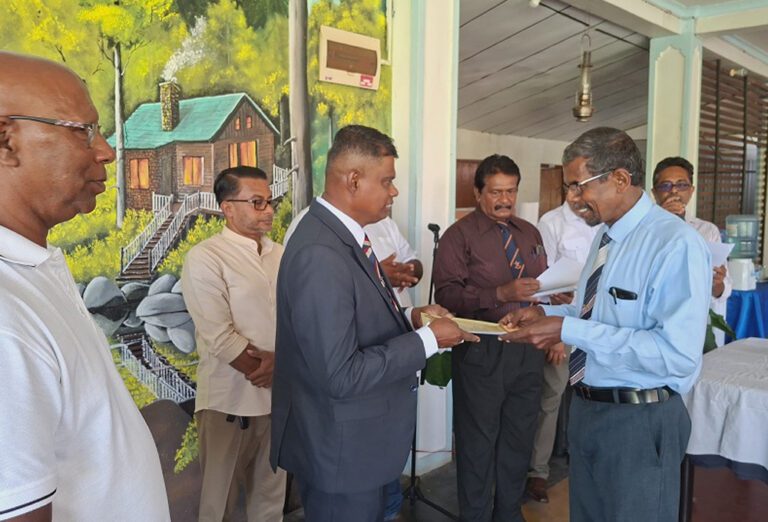 37 அதிபர்கள் பாராட்டி கௌரவிப்பு!