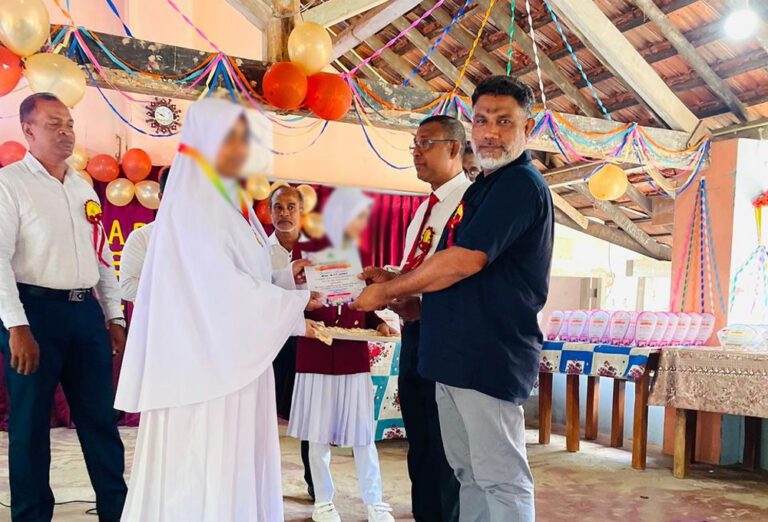 புத்தளம் புழுதிவயல் பாடசாலையில் பரிசளிப்பு விழா!