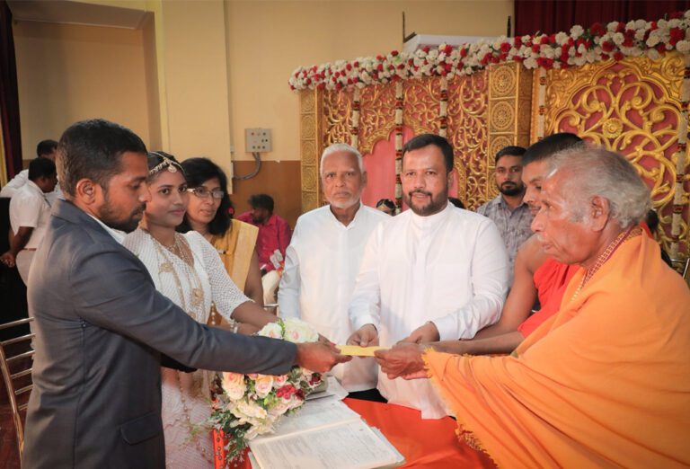 ரிஷாட் எம்.பி நடத்திய இரண்டாவது பிரம்மாண்ட திருமண விழா!