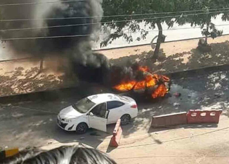 பாகிஸ்தான் தற்கொலை குண்டு தாக்குதலில் 12 பேர் பலி!