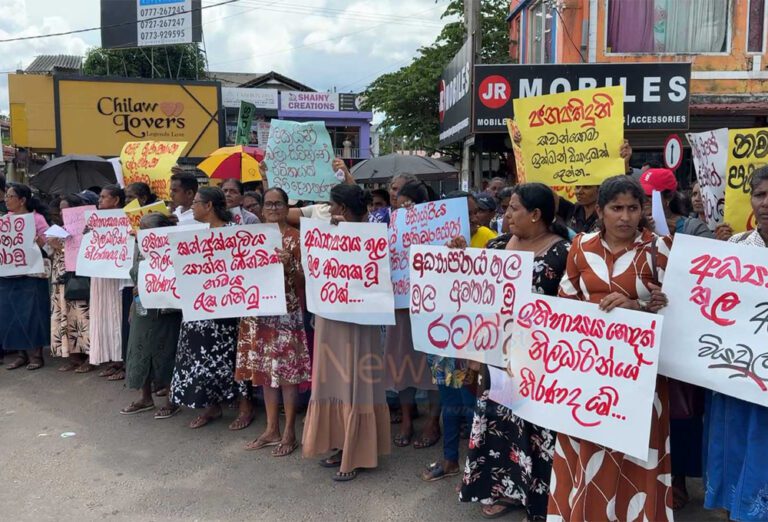 சிலாபம் கஞ்சிக்குளிய கல்லூரியின் அதிபருக்கு எதிராக ஆர்ப்பாட்டம்!