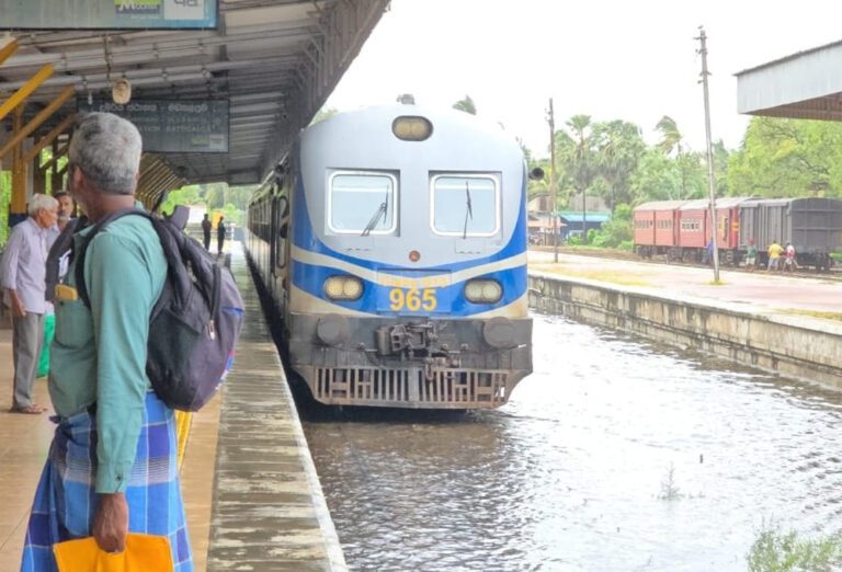 மட்டக்களப்பு அனைத்து புகையிரத சேவைகளும் ரத்து!