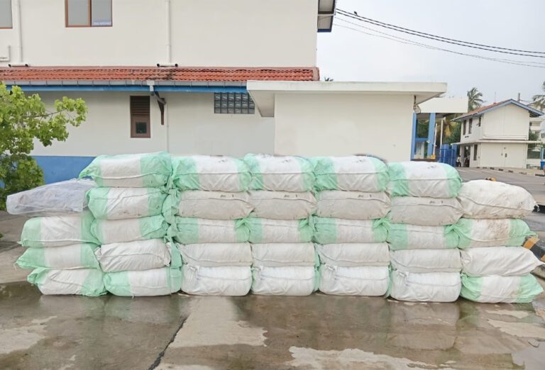 வென்னப்புவவில் சிக்கிய பெரும் தொகை கடத்தல் பீடி இலைகள்!