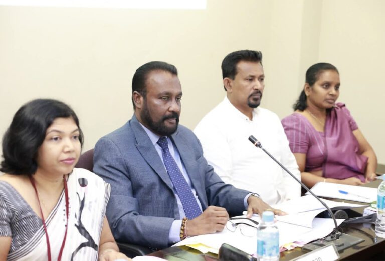 காகிதப் பைகளைத் தயாரிக்க மேற்பார்வைக் குழு ஆலோசனை!