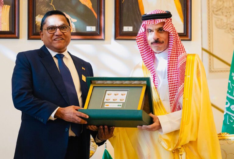 சவூதி அரேபியா பறந்த வெளியுறவு அமைச்சர் விஜித ஹேரத்!